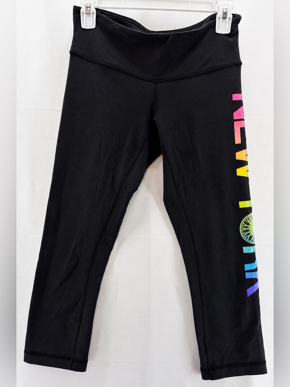 Lululemon Black Low Rise Crop Leggings with New York Side Decal Size 6